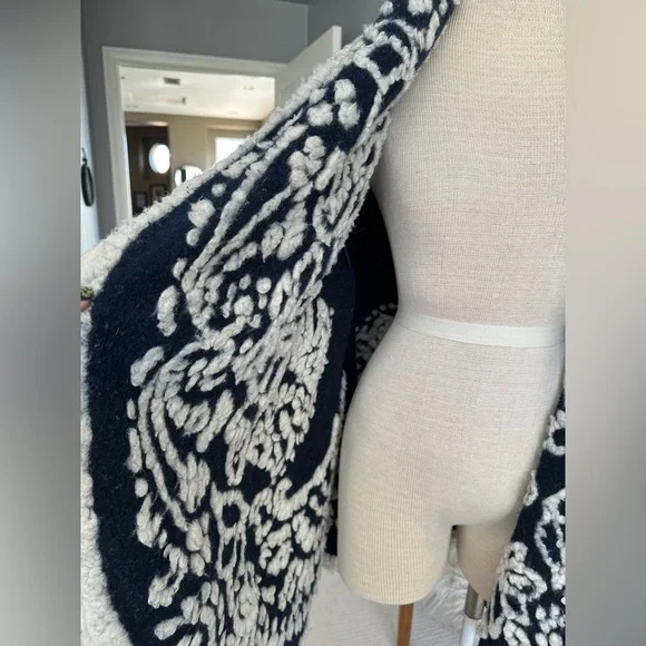 Anthropologie sleeping in snow cardigan, size large - Picture 5 of 17